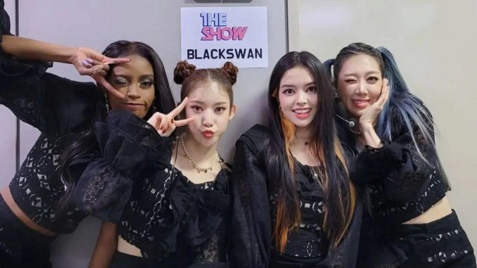 black-swan1.jpg